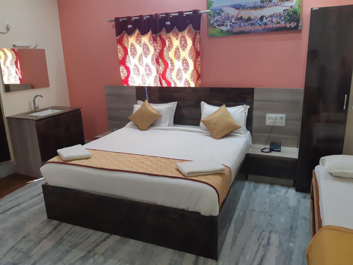 Devansh Bhanu Residency Dbr Srikalahasti Exterior photo